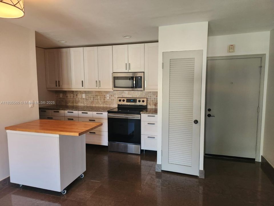 For Sale: $145,000 (1 beds, 1 baths, 750 Square Feet)