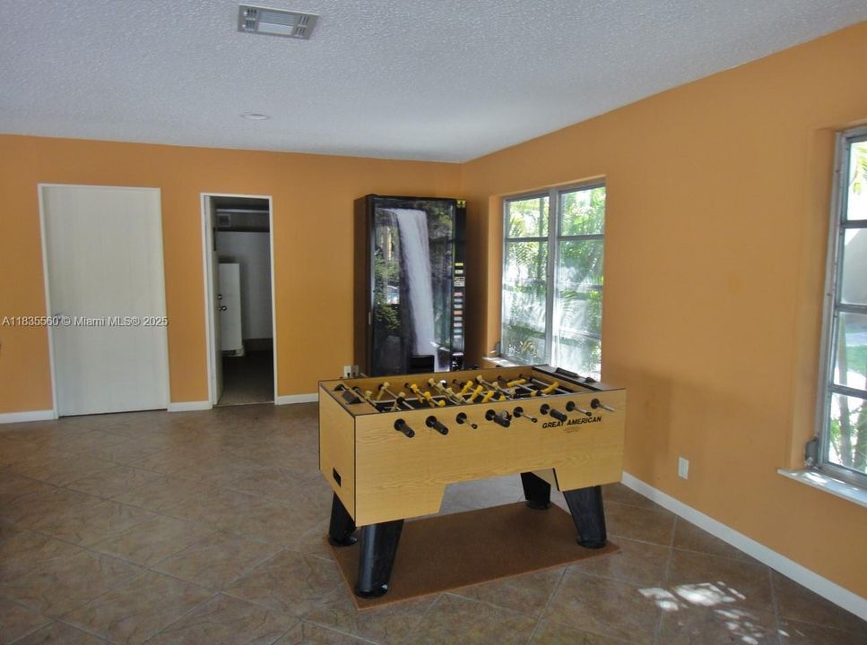 For Sale: $145,000 (1 beds, 1 baths, 750 Square Feet)