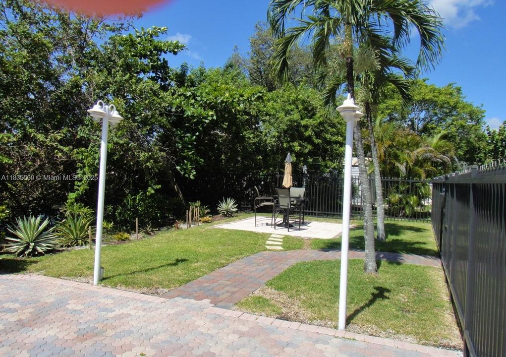 For Sale: $145,000 (1 beds, 1 baths, 750 Square Feet)