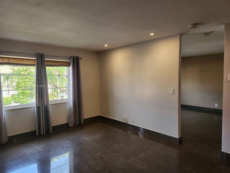 For Sale: $145,000 (1 beds, 1 baths, 750 Square Feet)