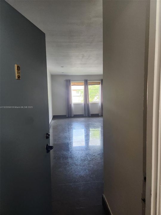 For Sale: $145,000 (1 beds, 1 baths, 750 Square Feet)