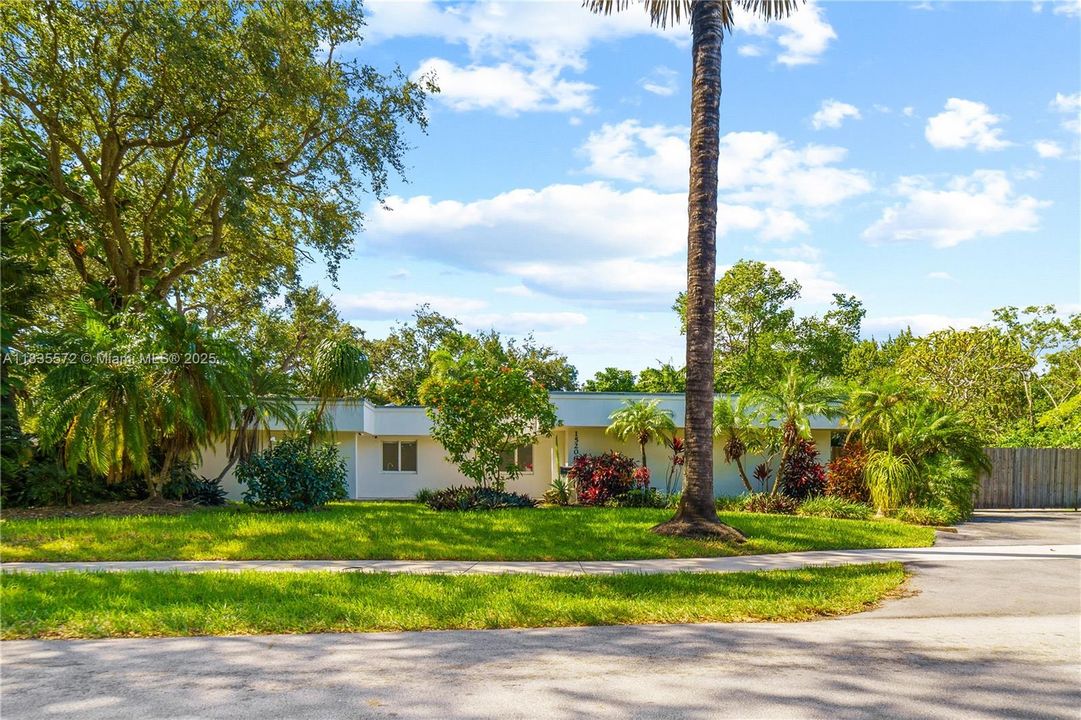 For Sale: $1,449,999 (4 beds, 3 baths, 2875 Square Feet)