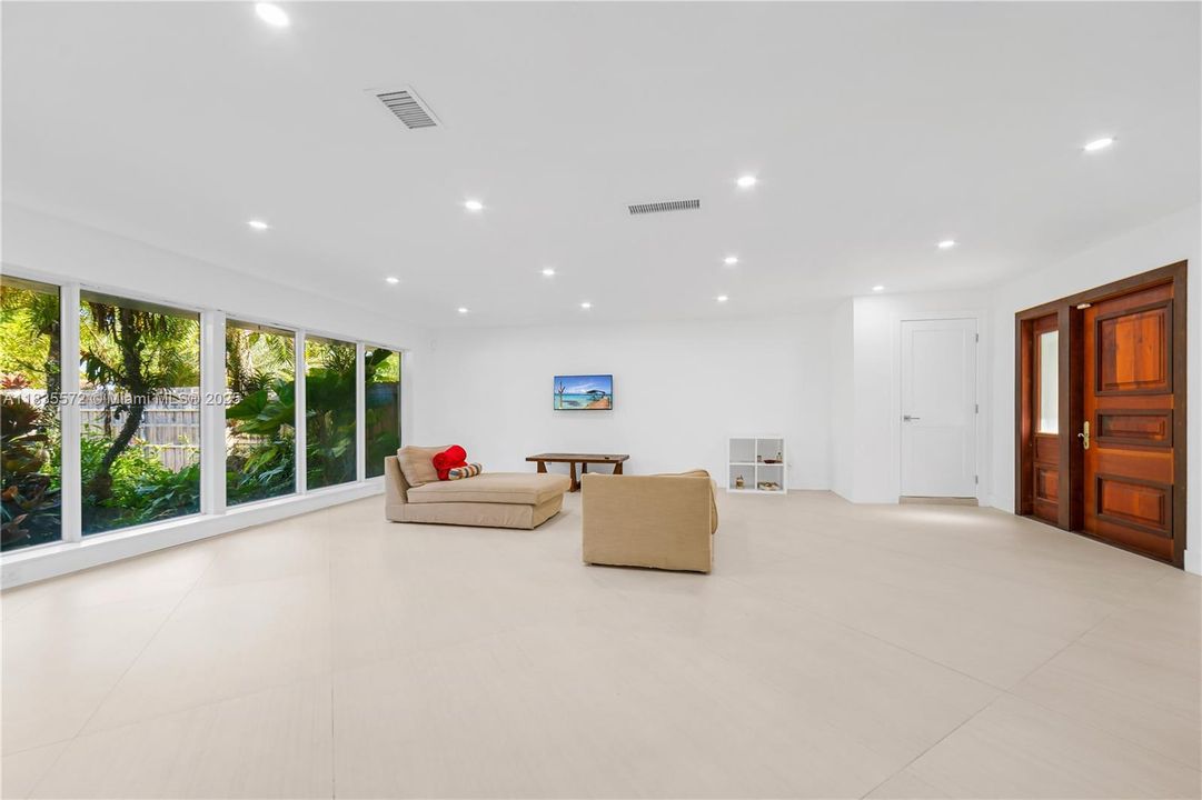 For Sale: $1,449,999 (4 beds, 3 baths, 2875 Square Feet)