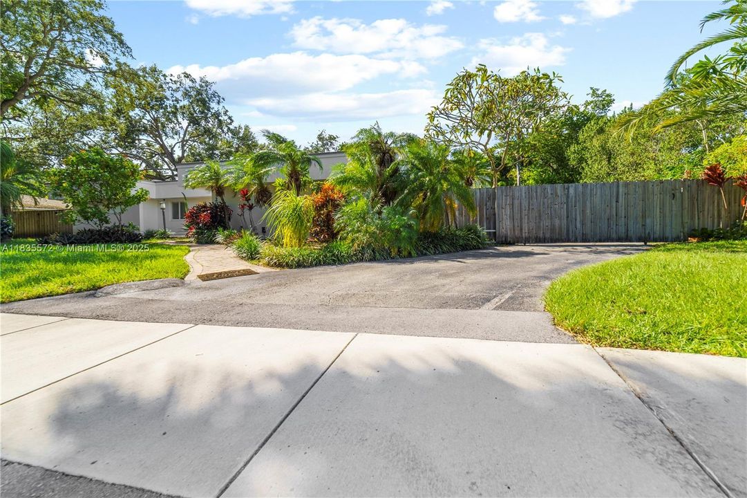 For Sale: $1,449,999 (4 beds, 3 baths, 2875 Square Feet)