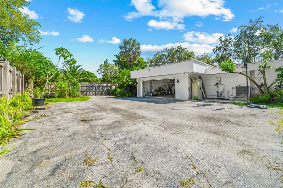 For Sale: $1,449,999 (4 beds, 3 baths, 2875 Square Feet)