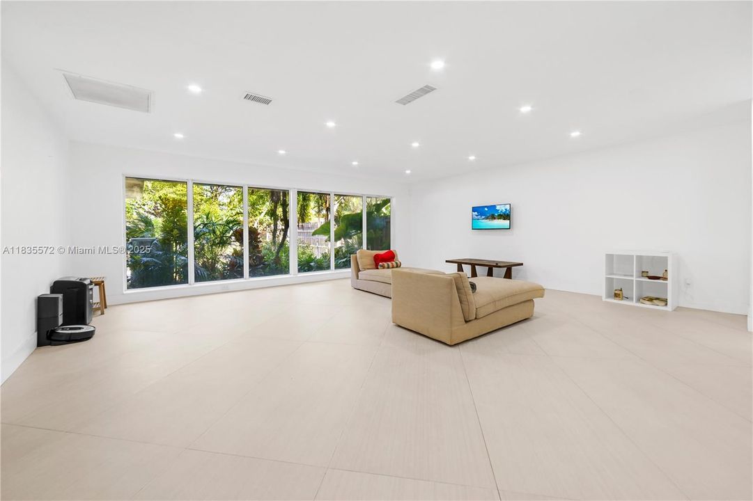 For Sale: $1,449,999 (4 beds, 3 baths, 2875 Square Feet)