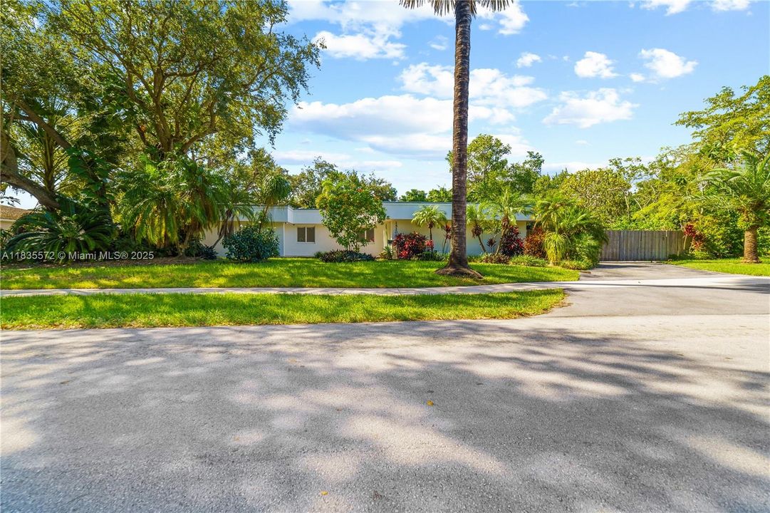 For Sale: $1,449,999 (4 beds, 3 baths, 2875 Square Feet)