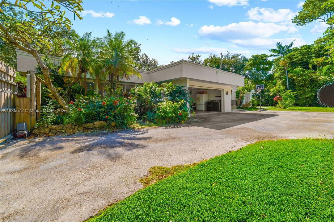 For Sale: $1,449,999 (4 beds, 3 baths, 2875 Square Feet)