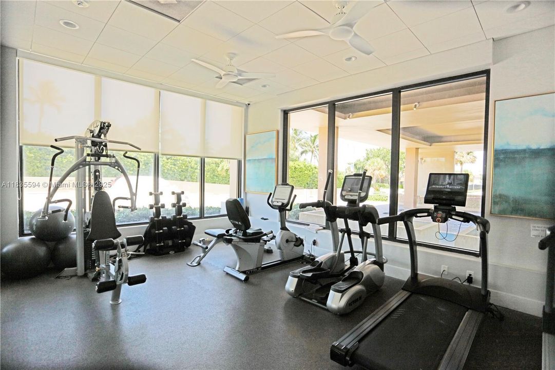 For Sale: $324,900 (1 beds, 1 baths, 840 Square Feet)