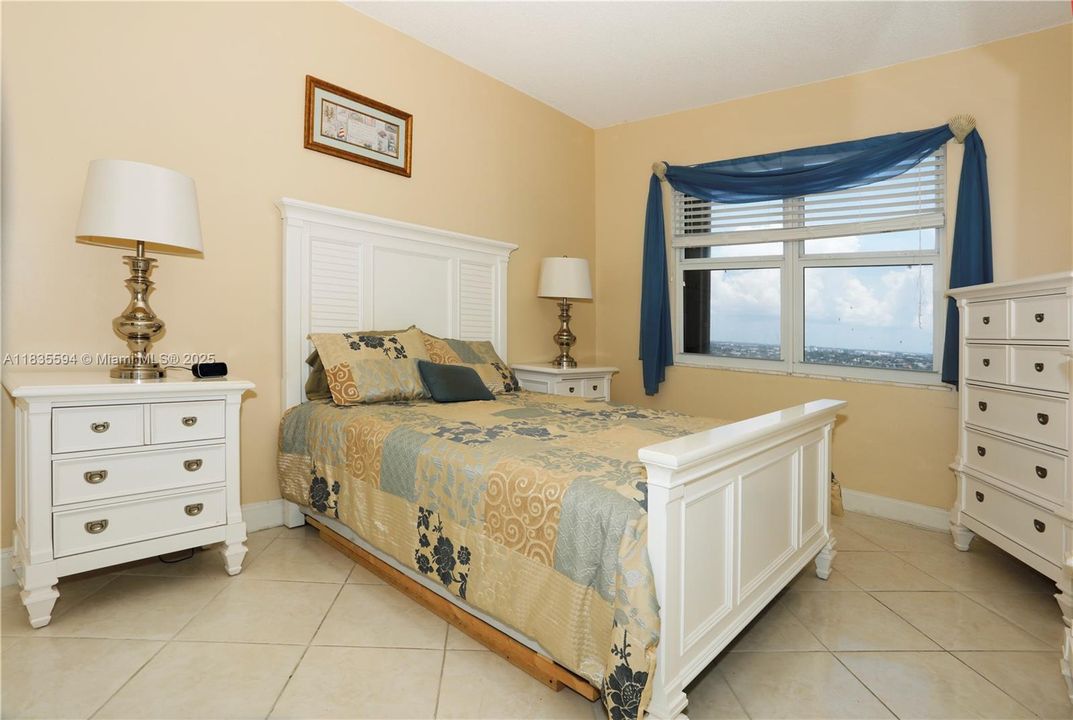 For Sale: $324,900 (1 beds, 1 baths, 840 Square Feet)