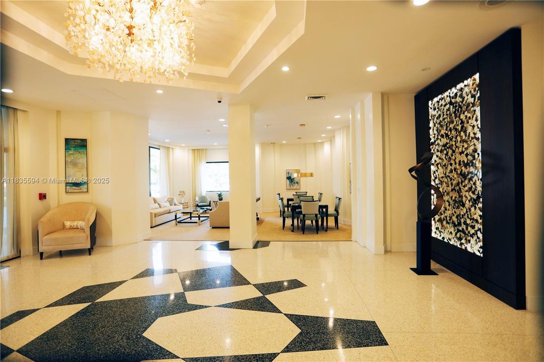 For Sale: $324,900 (1 beds, 1 baths, 840 Square Feet)