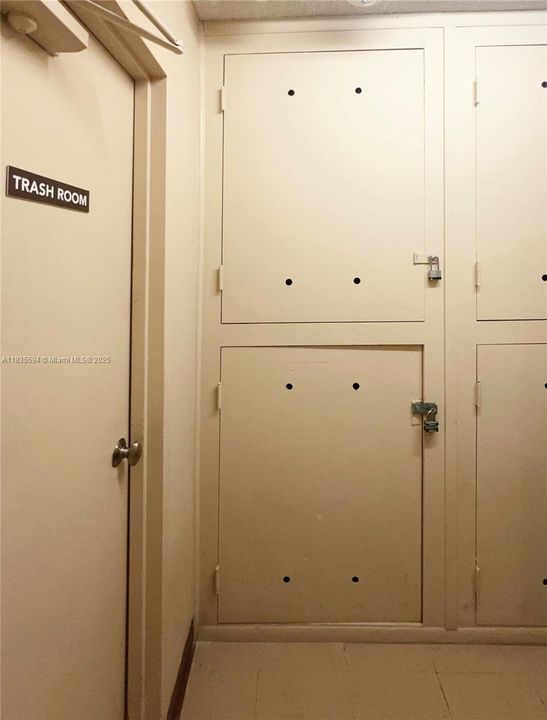 For Sale: $324,900 (1 beds, 1 baths, 840 Square Feet)