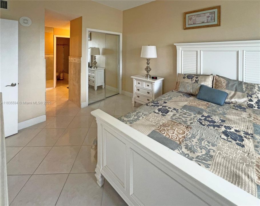 For Sale: $324,900 (1 beds, 1 baths, 840 Square Feet)