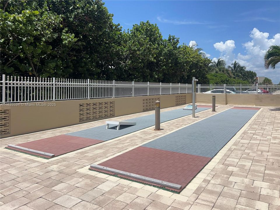 For Sale: $324,900 (1 beds, 1 baths, 840 Square Feet)