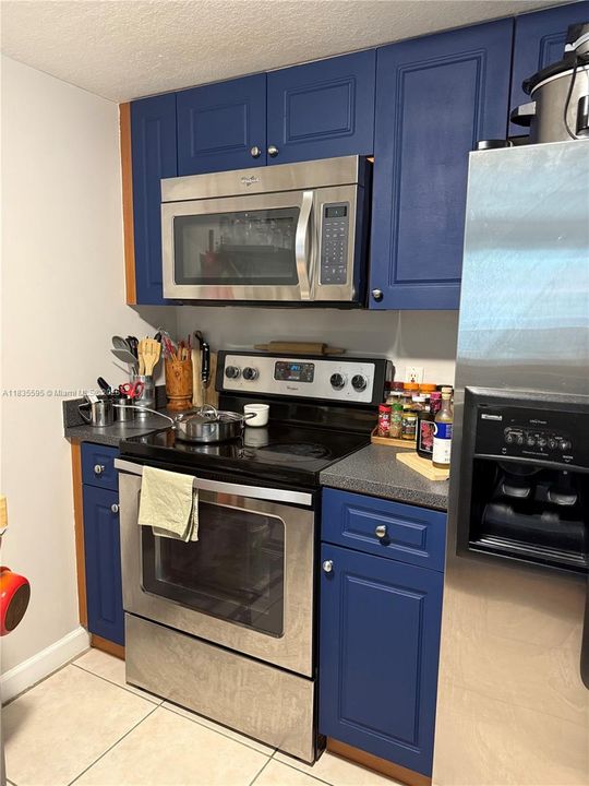 For Sale: $499,000 (1 beds, 1 baths, 710 Square Feet)