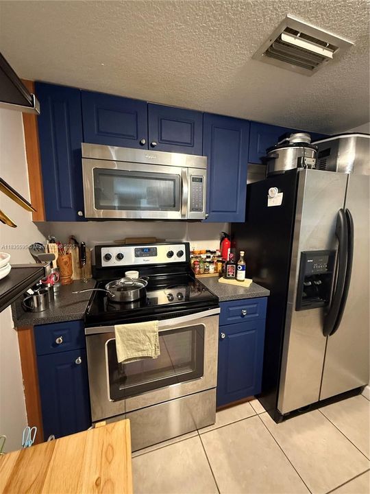 For Sale: $499,000 (1 beds, 1 baths, 710 Square Feet)