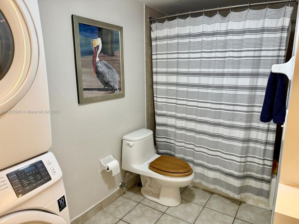 For Sale: $499,000 (1 beds, 1 baths, 710 Square Feet)