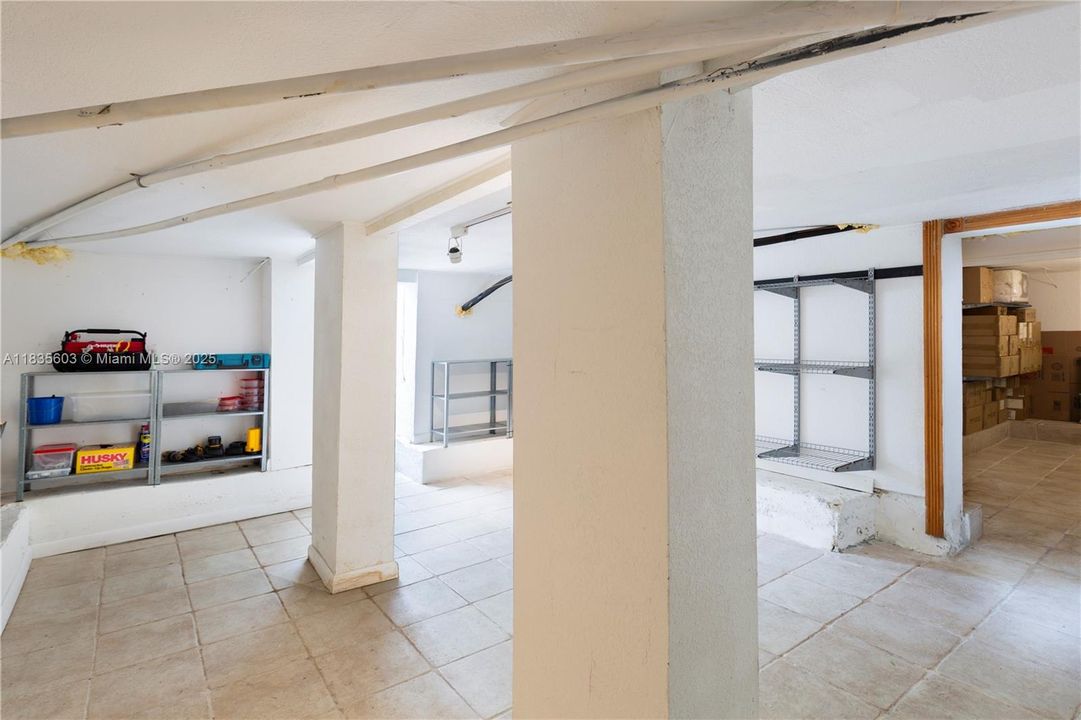 Vendido Recientemente: $1,100,000 (3 camas, 2 baños, 1768 Pies cuadrados)