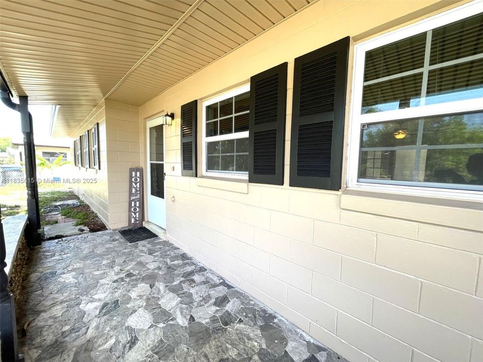 For Sale: $305,000 (4 beds, 2 baths, 1508 Square Feet)