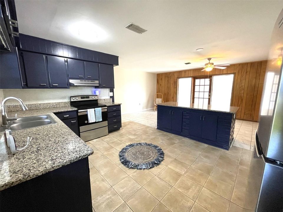 For Sale: $305,000 (4 beds, 2 baths, 1508 Square Feet)