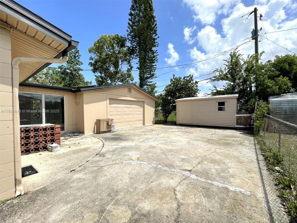For Sale: $305,000 (4 beds, 2 baths, 1508 Square Feet)