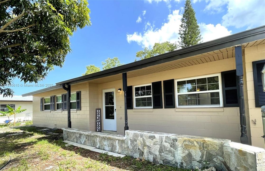 For Sale: $305,000 (4 beds, 2 baths, 1508 Square Feet)