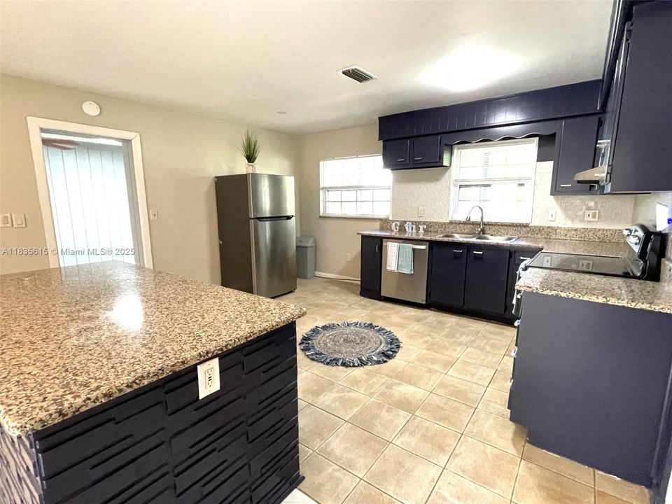 For Sale: $305,000 (4 beds, 2 baths, 1508 Square Feet)