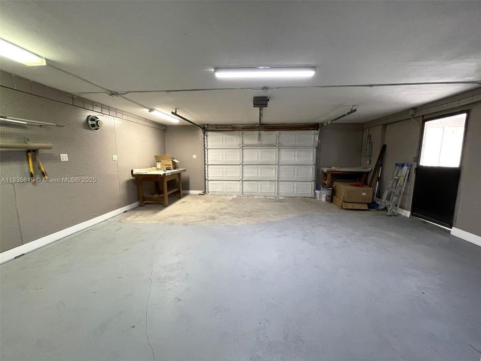 For Sale: $305,000 (4 beds, 2 baths, 1508 Square Feet)