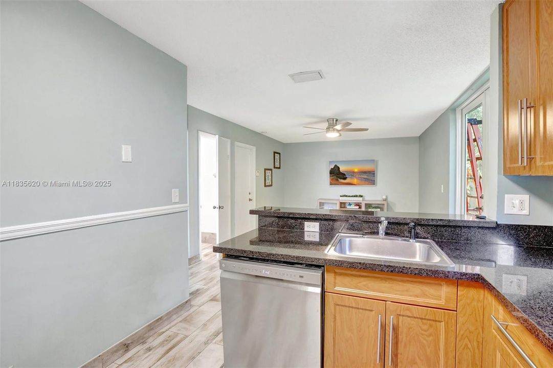 Vendido Recientemente: $499,000 (3 camas, 2 baños, 1572 Pies cuadrados)