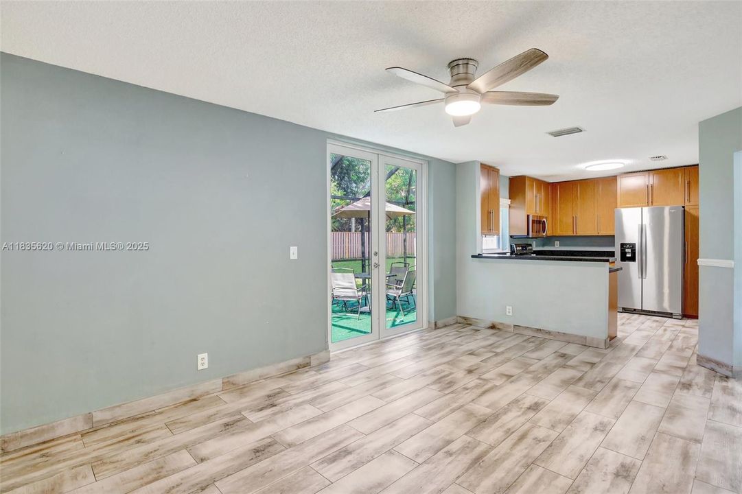 Vendido Recientemente: $499,000 (3 camas, 2 baños, 1572 Pies cuadrados)