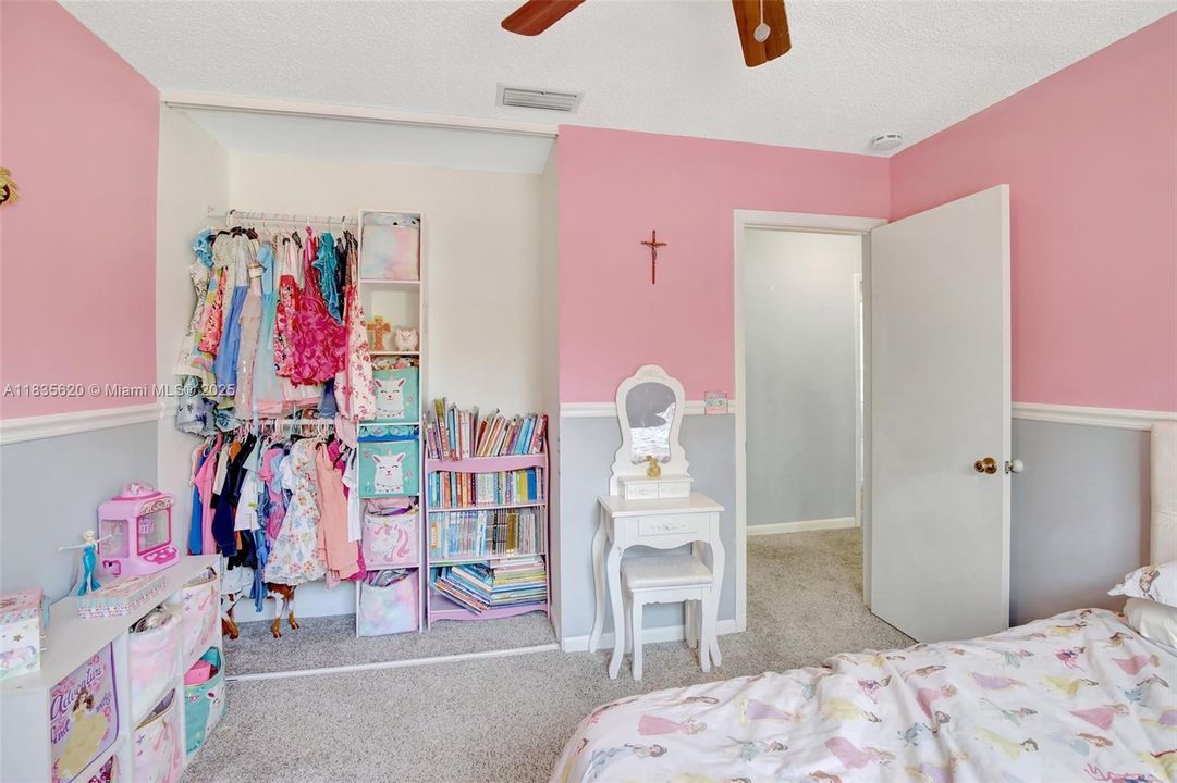 Vendido Recientemente: $499,000 (3 camas, 2 baños, 1572 Pies cuadrados)