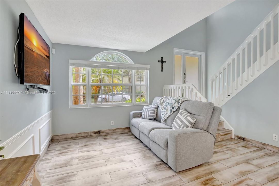 Vendido Recientemente: $499,000 (3 camas, 2 baños, 1572 Pies cuadrados)