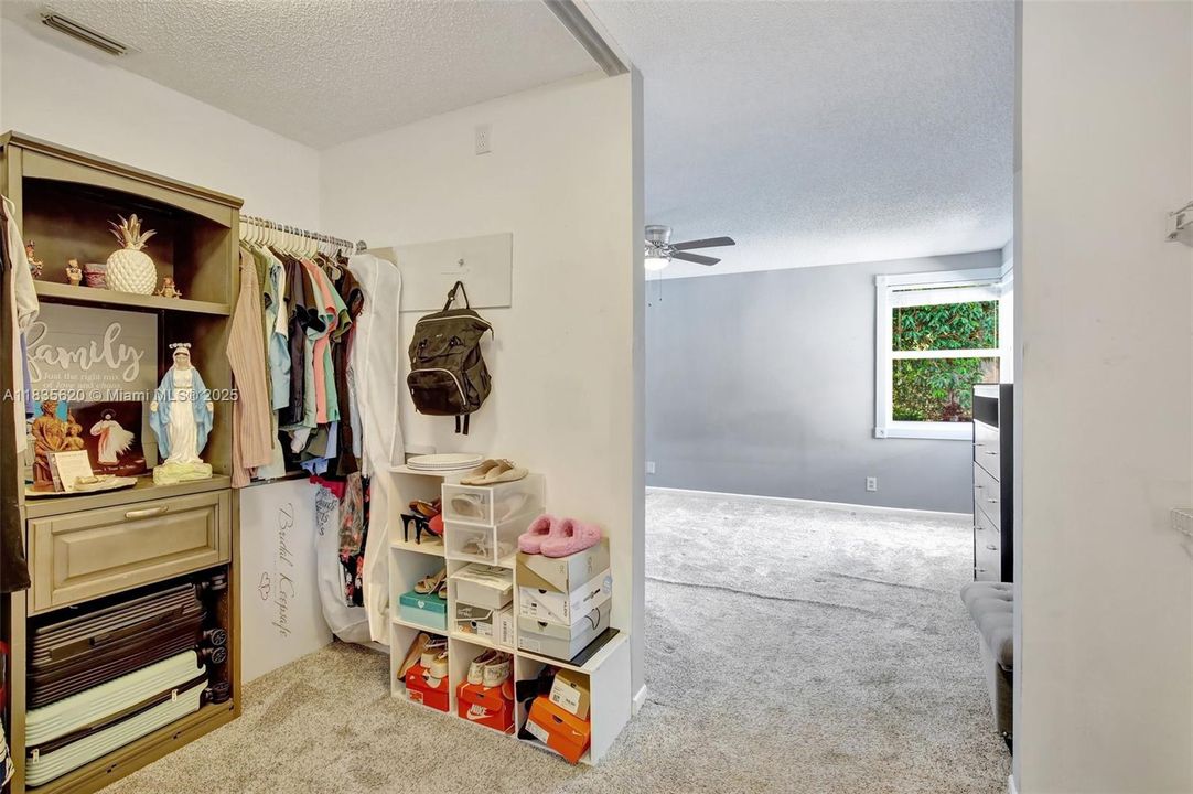 Vendido Recientemente: $499,000 (3 camas, 2 baños, 1572 Pies cuadrados)