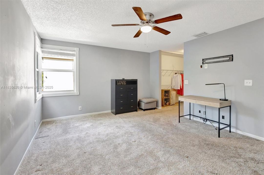 Vendido Recientemente: $499,000 (3 camas, 2 baños, 1572 Pies cuadrados)