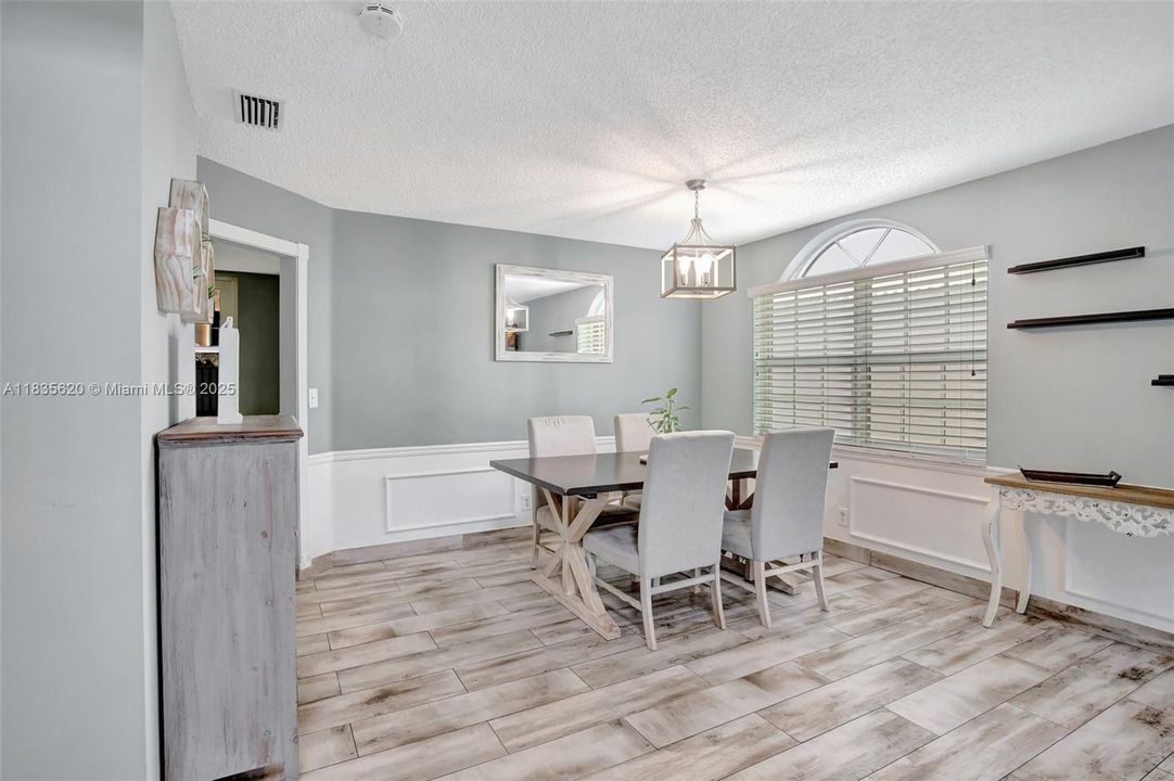 Vendido Recientemente: $499,000 (3 camas, 2 baños, 1572 Pies cuadrados)