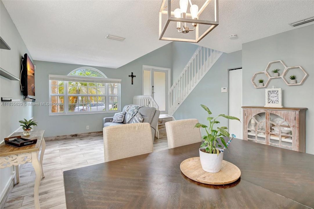 Vendido Recientemente: $499,000 (3 camas, 2 baños, 1572 Pies cuadrados)