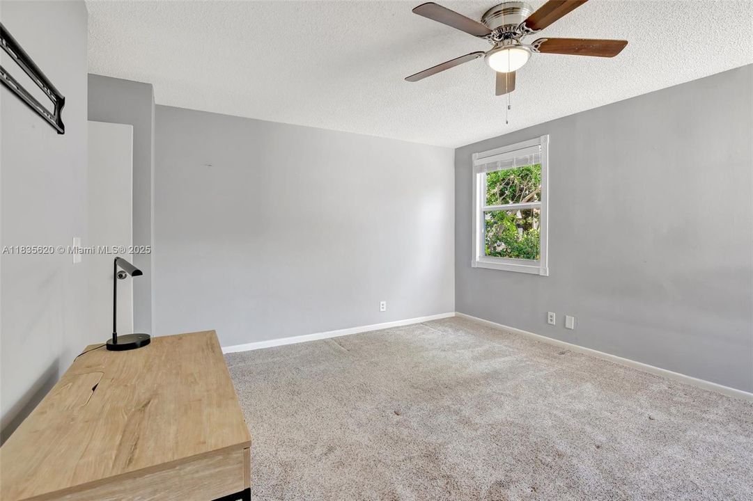 Vendido Recientemente: $499,000 (3 camas, 2 baños, 1572 Pies cuadrados)