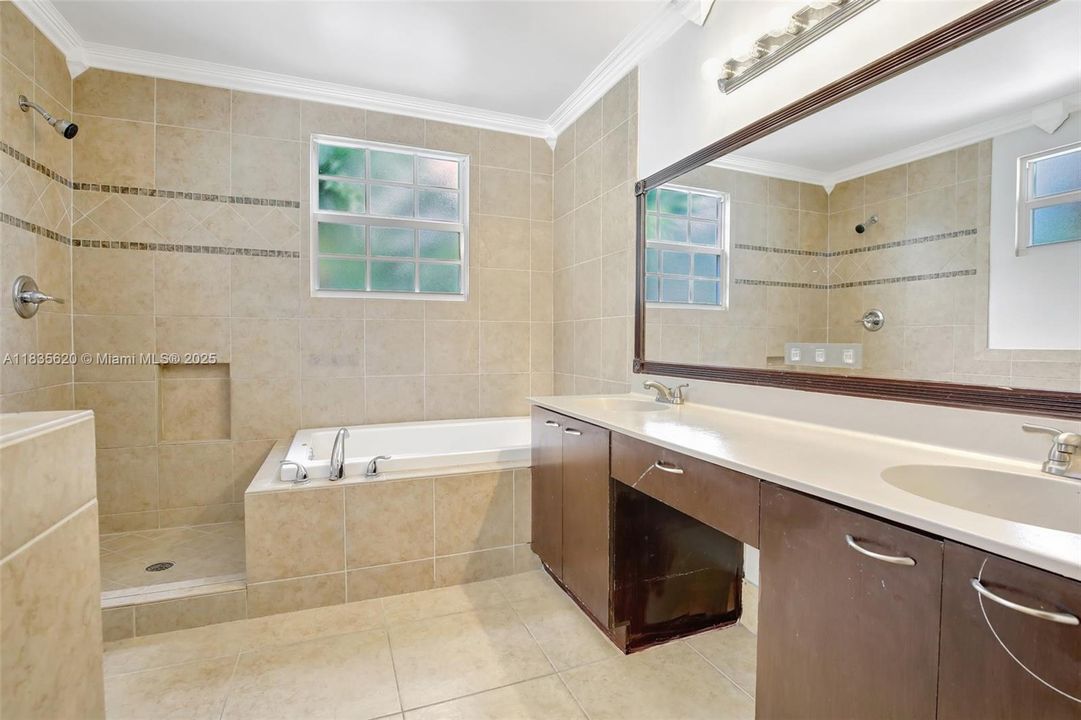 Vendido Recientemente: $499,000 (3 camas, 2 baños, 1572 Pies cuadrados)