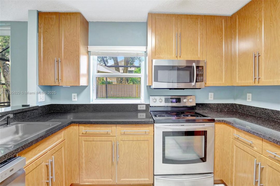 Vendido Recientemente: $499,000 (3 camas, 2 baños, 1572 Pies cuadrados)