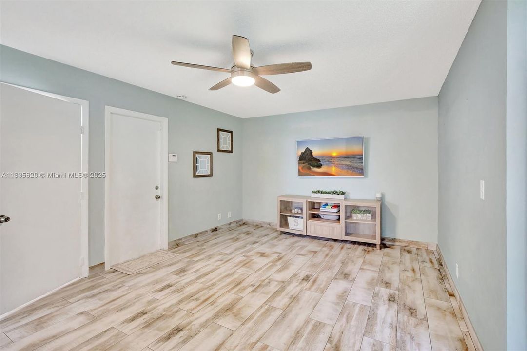 Vendido Recientemente: $499,000 (3 camas, 2 baños, 1572 Pies cuadrados)