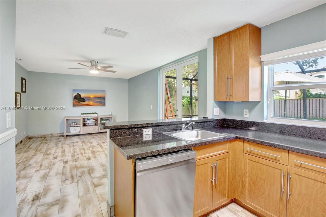 Vendido Recientemente: $499,000 (3 camas, 2 baños, 1572 Pies cuadrados)