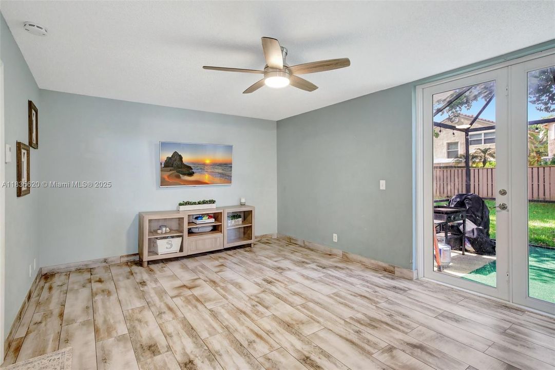 Vendido Recientemente: $499,000 (3 camas, 2 baños, 1572 Pies cuadrados)