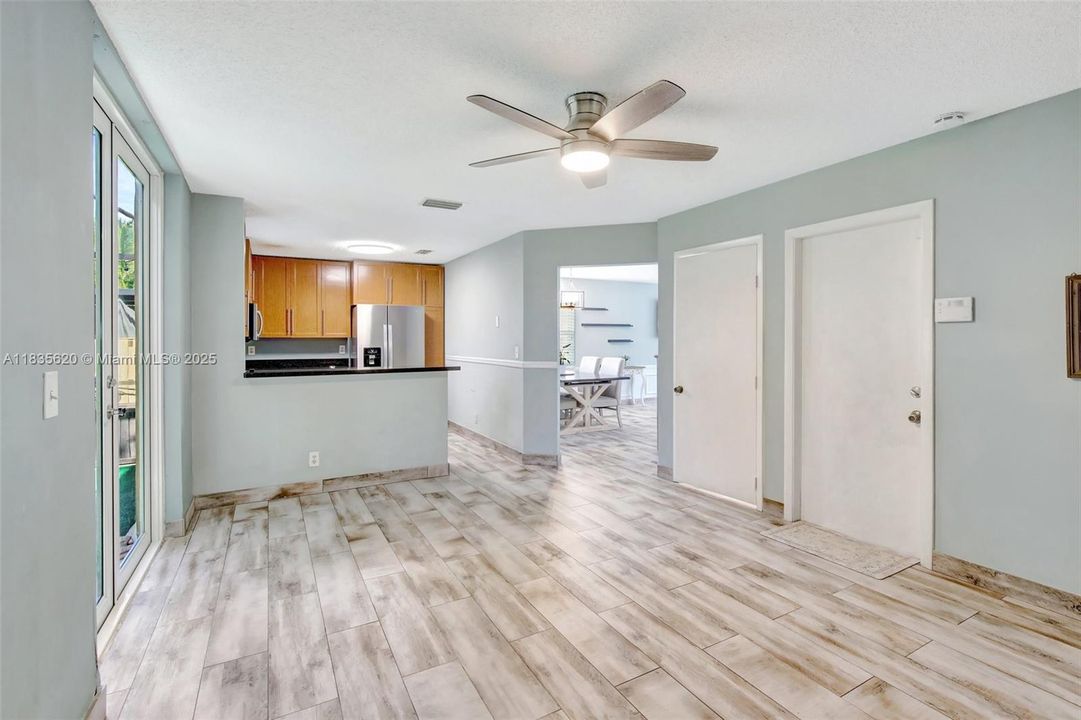 Vendido Recientemente: $499,000 (3 camas, 2 baños, 1572 Pies cuadrados)