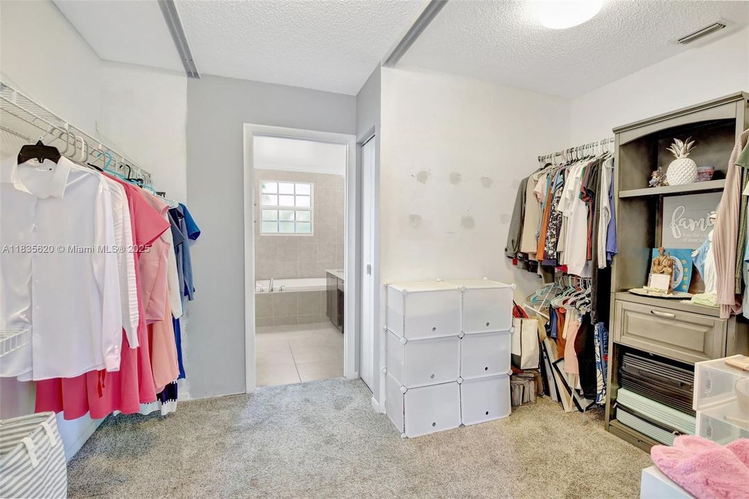 Vendido Recientemente: $499,000 (3 camas, 2 baños, 1572 Pies cuadrados)