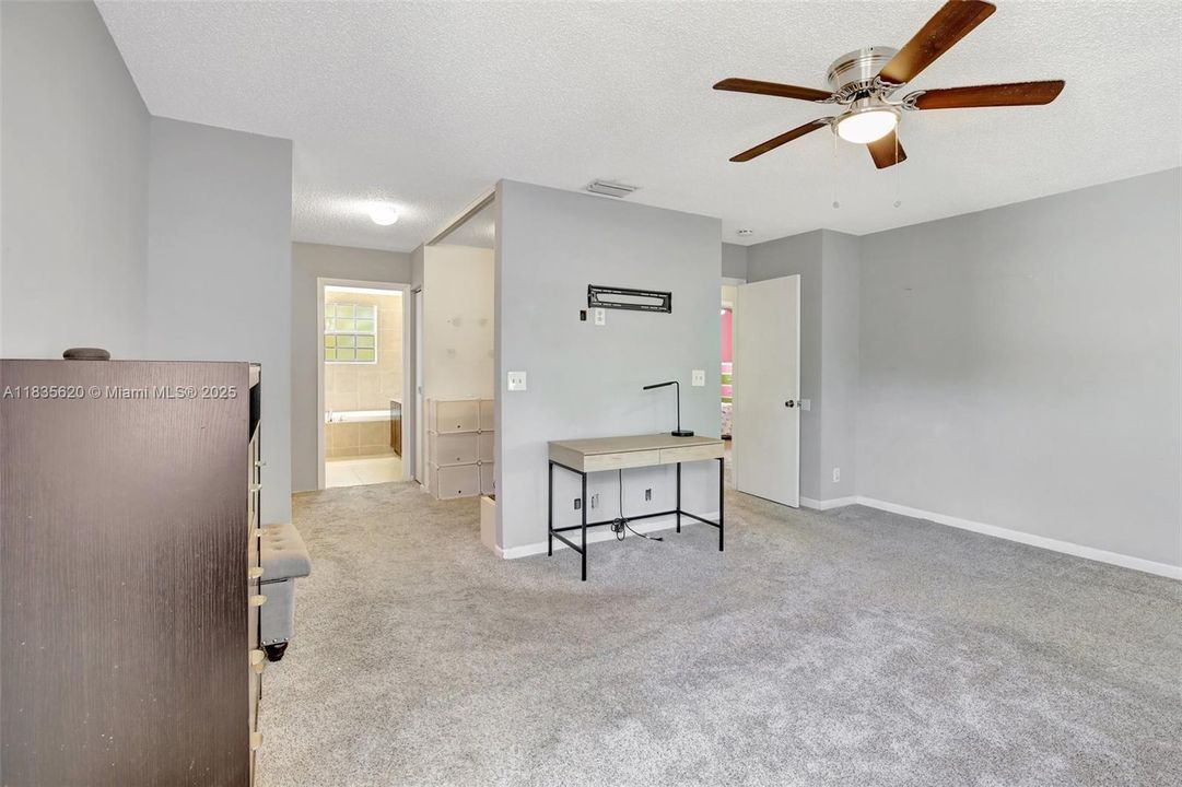 Vendido Recientemente: $499,000 (3 camas, 2 baños, 1572 Pies cuadrados)