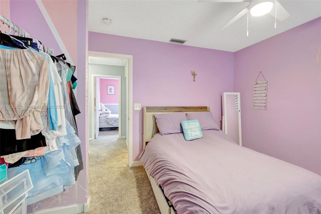 Vendido Recientemente: $499,000 (3 camas, 2 baños, 1572 Pies cuadrados)