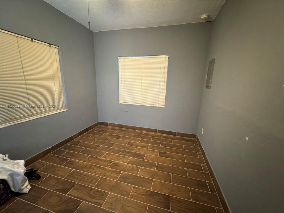 合同活跃: $3,500 (0 贝兹, 0 浴室, 0 平方英尺)