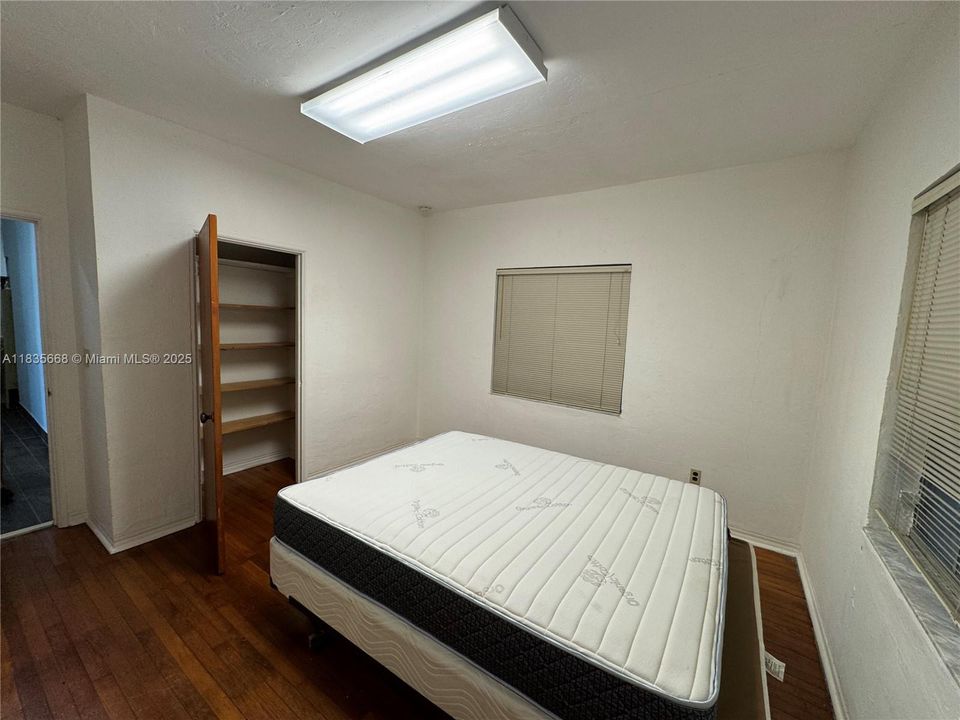 合同活跃: $3,500 (0 贝兹, 0 浴室, 0 平方英尺)