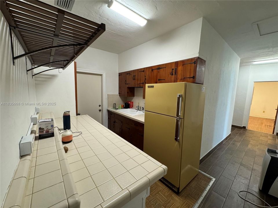 合同活跃: $3,500 (0 贝兹, 0 浴室, 0 平方英尺)