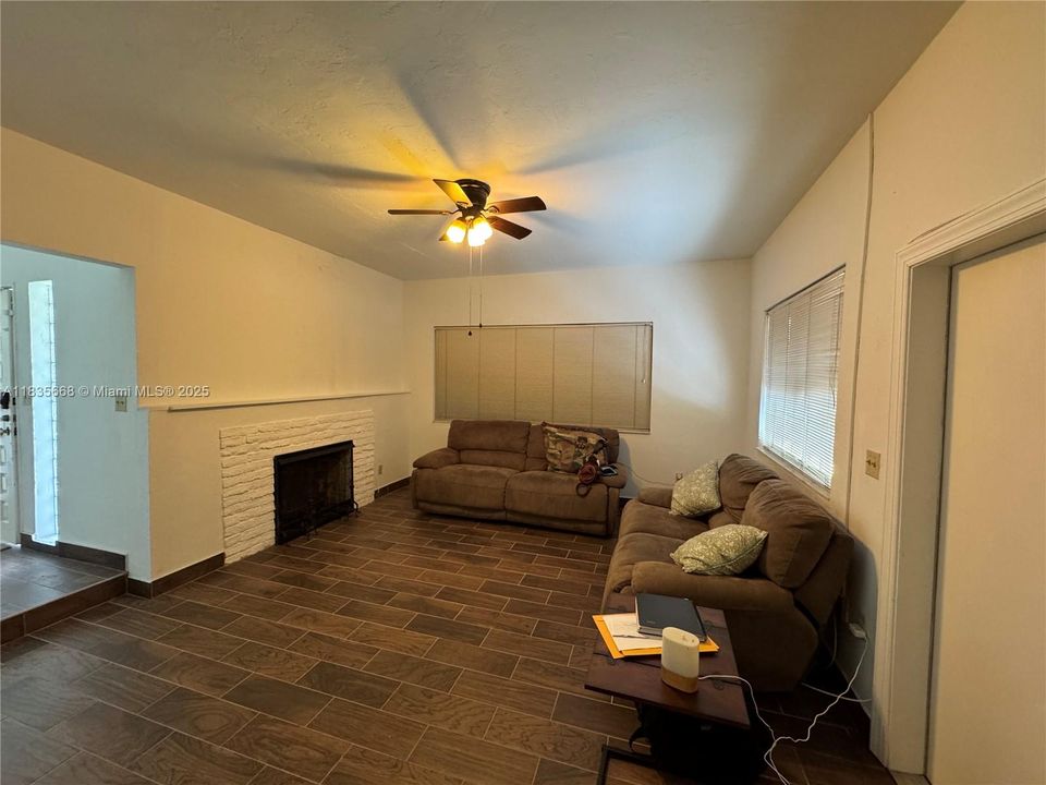 合同活跃: $3,500 (0 贝兹, 0 浴室, 0 平方英尺)